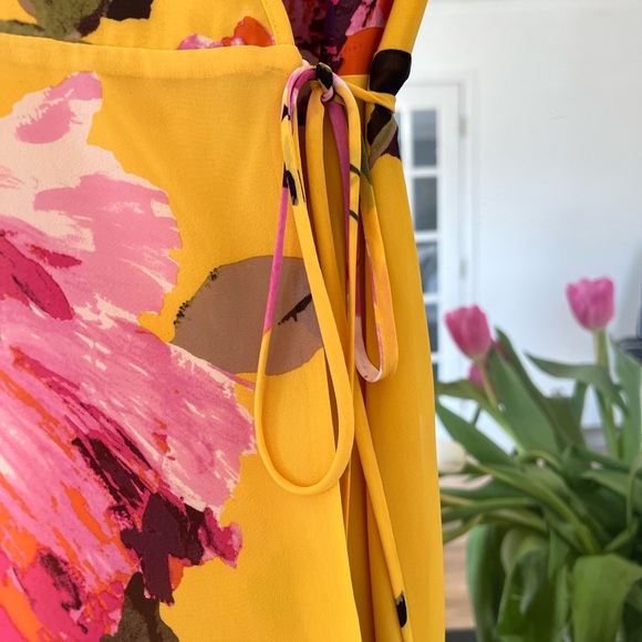 Gorgeous Trina Turk floral wrap around dress! Size 6 - Picture 5 of 8